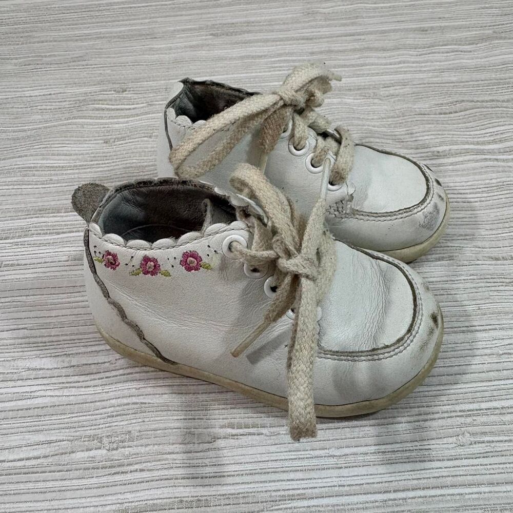 STRIDERITE INFANT 3.5 VTG Y2K White scalloped shoes
